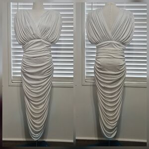 Lizzy & Johnny by Lucero Size 9/10 White Polyester Ruched Draped Evening Gown